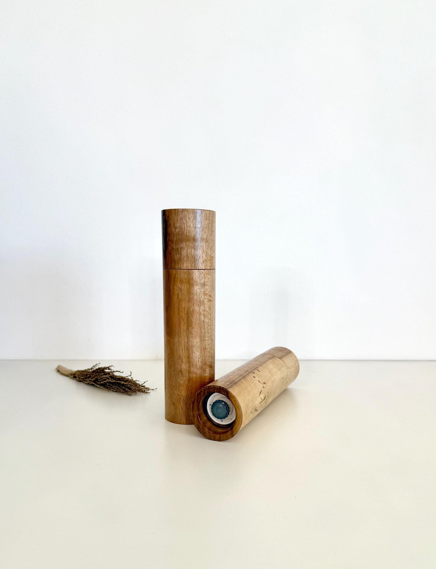 Pepper Grinder, Wood, Pepper Mill, Salt and Pepper mill resin set, Walnut wood, Ceramic grinder, crushgrind