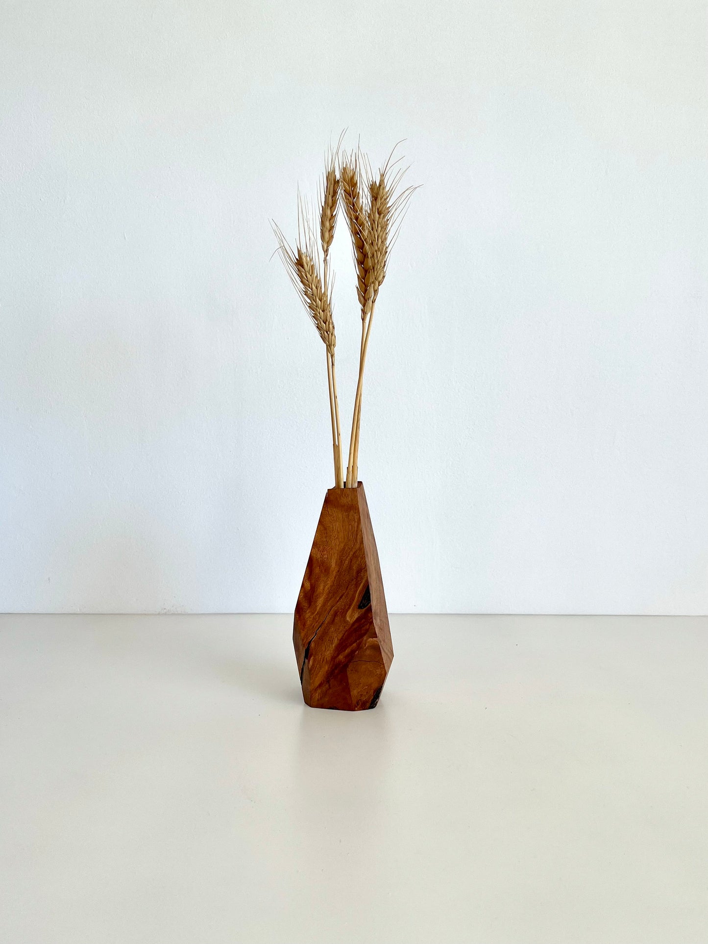 Wooden Vase, Flower bud vase, Housewarming gift, Stick vase, Dried flowers, Gift for her, Table centrepiece, Birthday gift, Modern vase