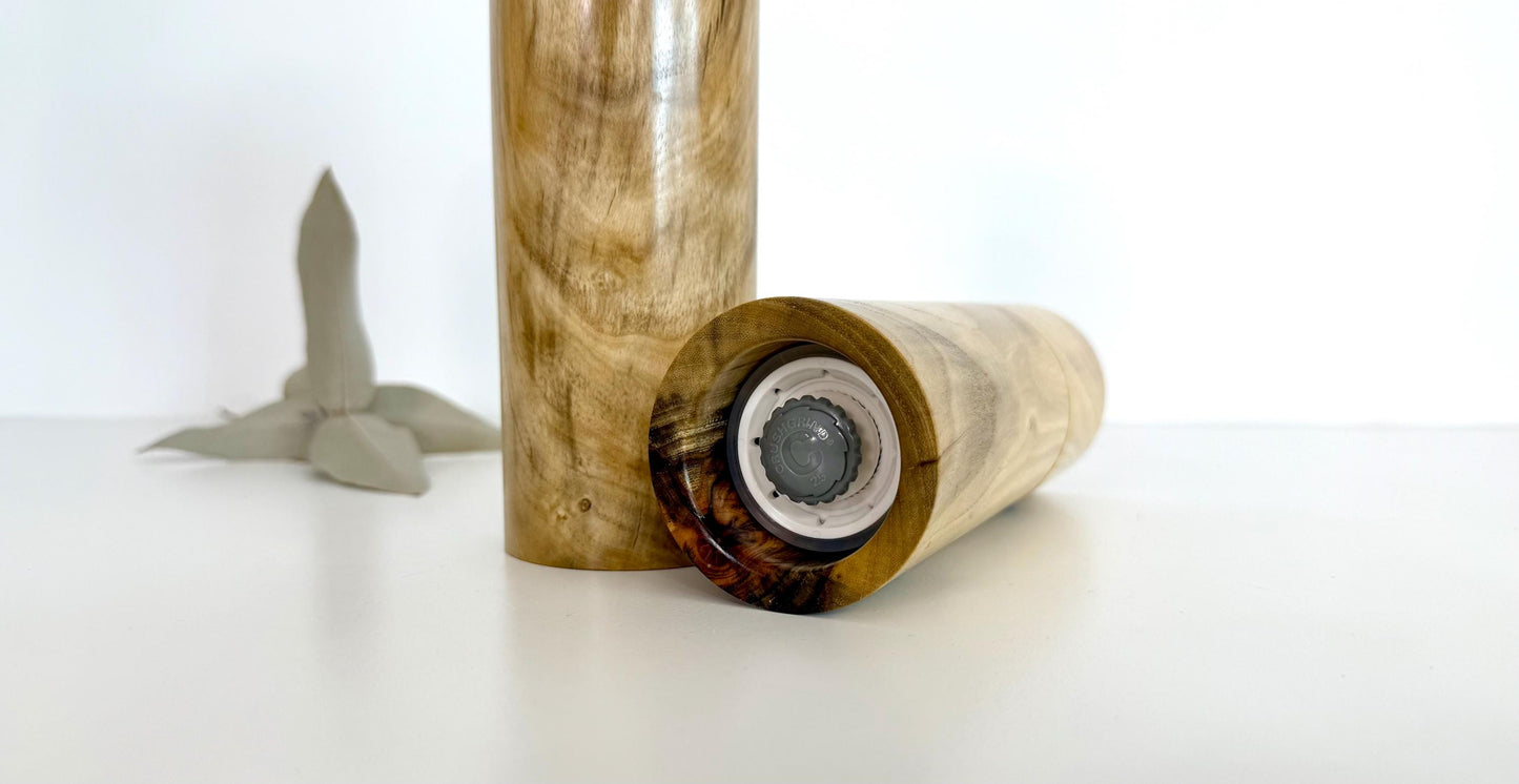 Bottom of salt and pepper grinder showing Crushgrind ceramic grinding mechanism and the adjustment knob