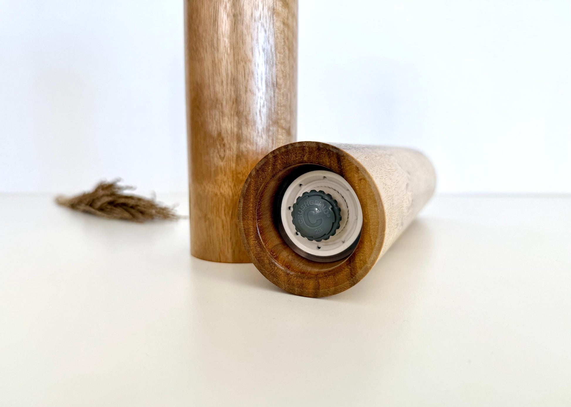 Pepper Grinder, Wood, Pepper Mill, Salt and Pepper mill resin set, Walnut wood, Ceramic grinder, crushgrind