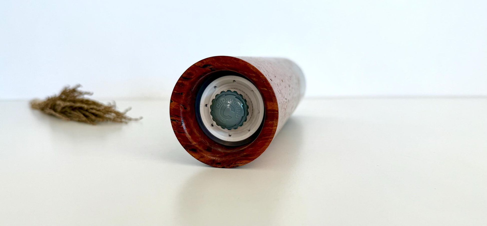 Handcrafted Burl/Resin Pepper Grinder: Modern Wood Salt Mill