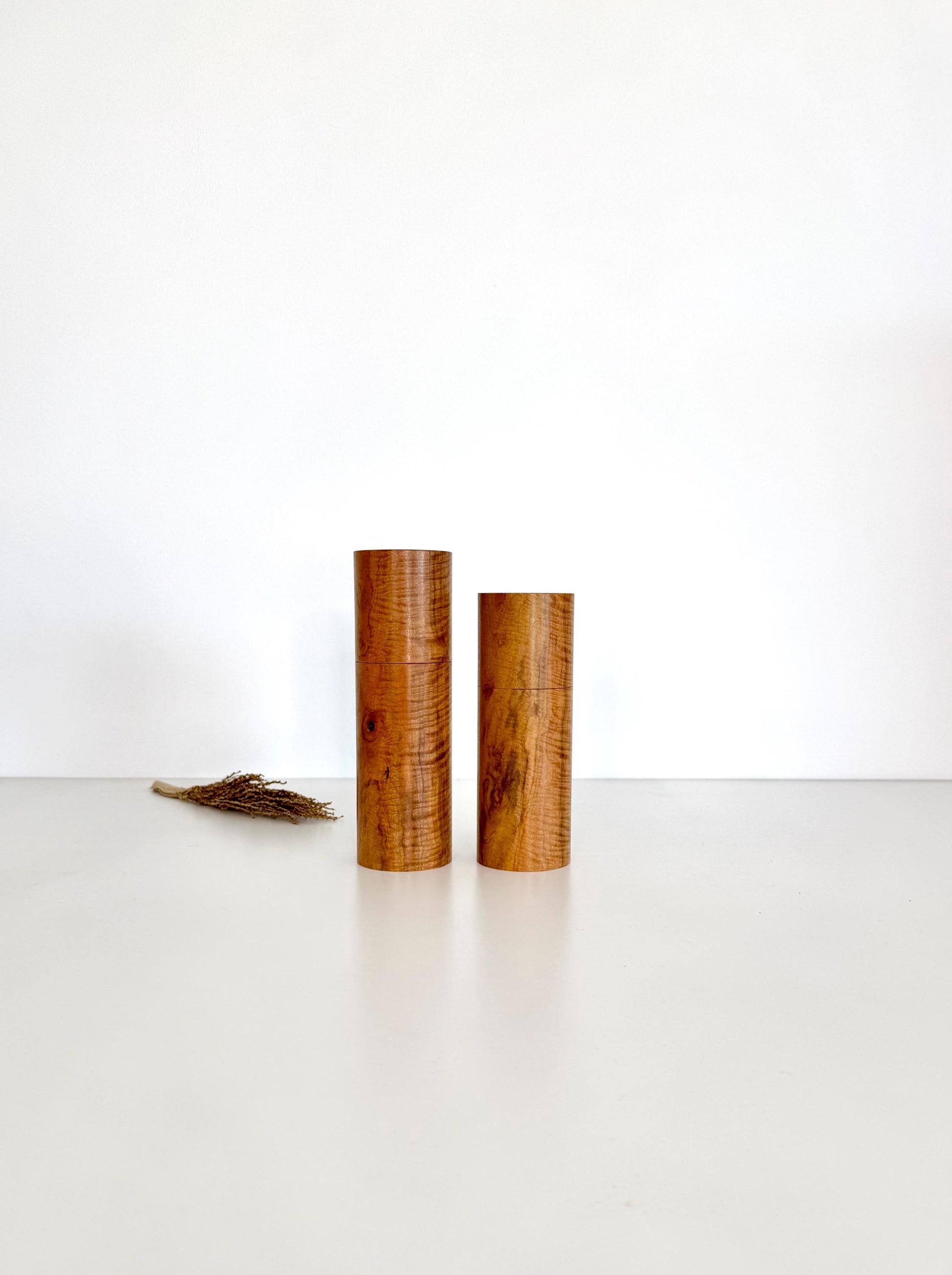 Curly Wandoo Pepper Grinder Set, Modern Ceramic Salt Mill
