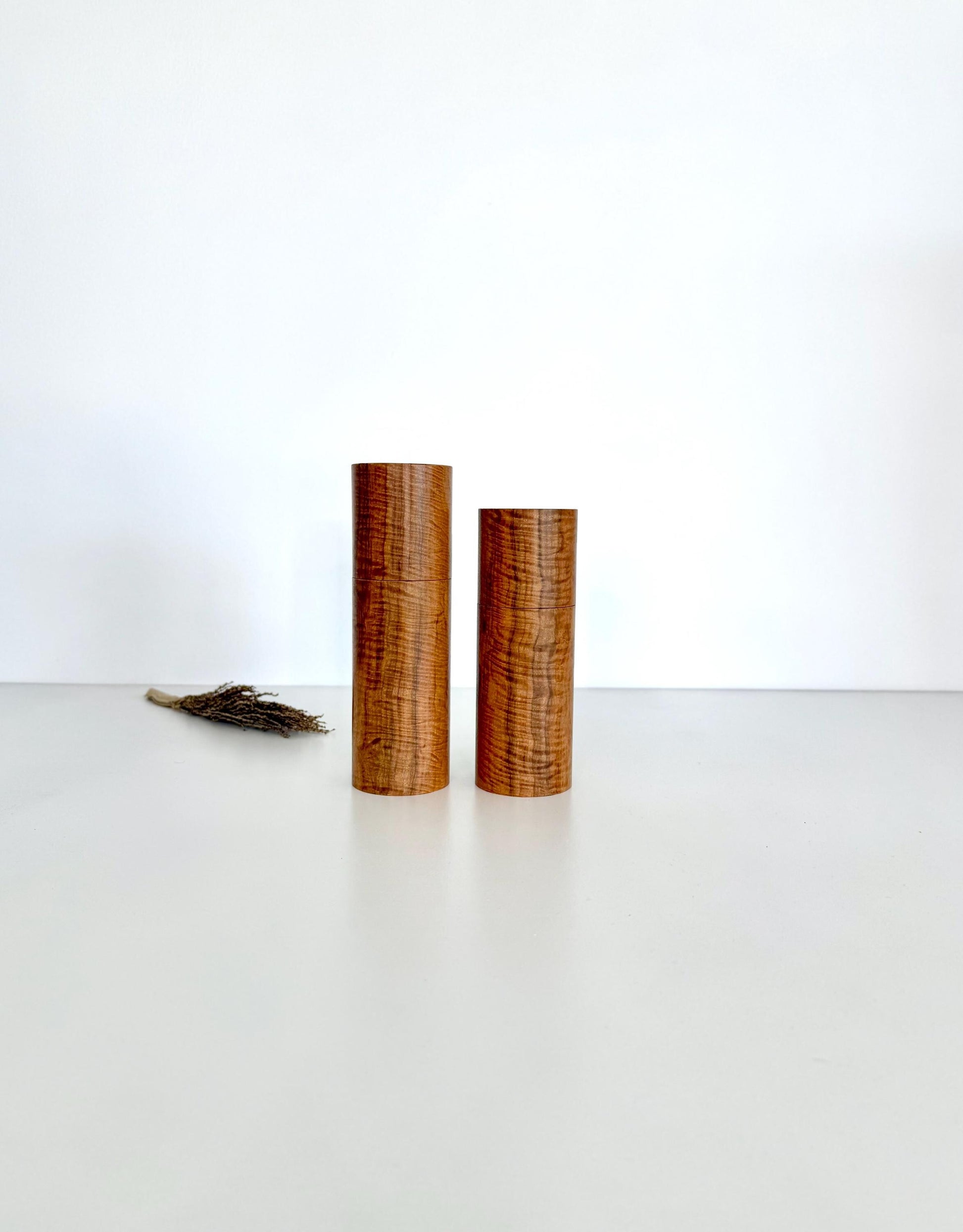 Curly Wandoo Pepper Grinder Set, Modern Ceramic Salt Mill