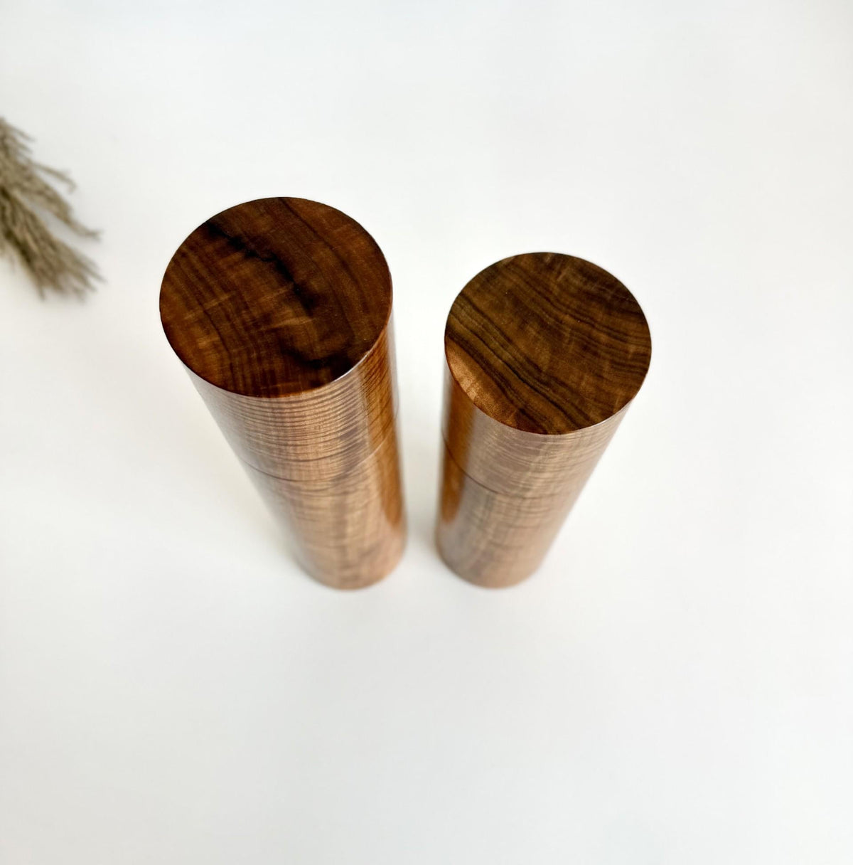 Curly York Gum Pepper Grinder Set, Modern Ceramic Salt Mill