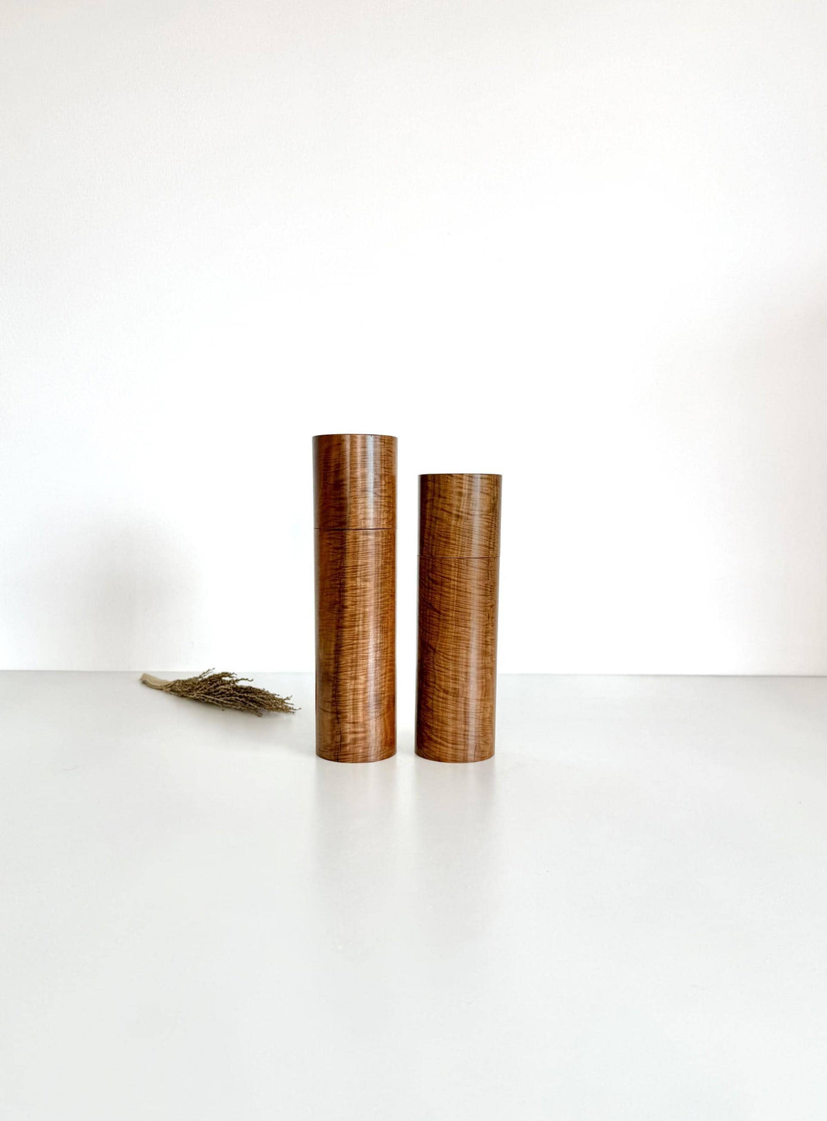 Curly York Gum Pepper Grinder Set, Modern Ceramic Salt Mill