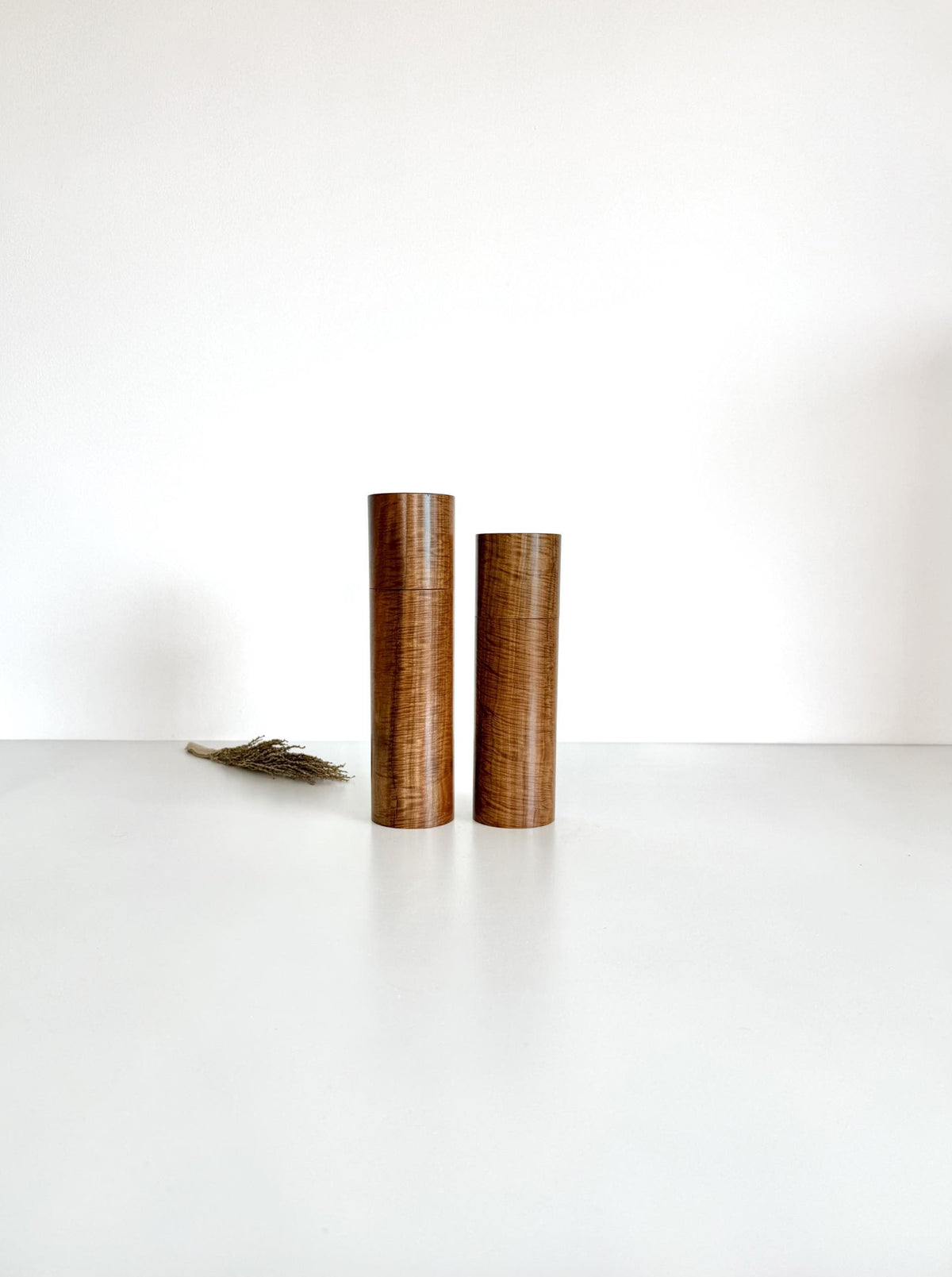 Curly York Gum Pepper Grinder Set, Modern Ceramic Salt Mill